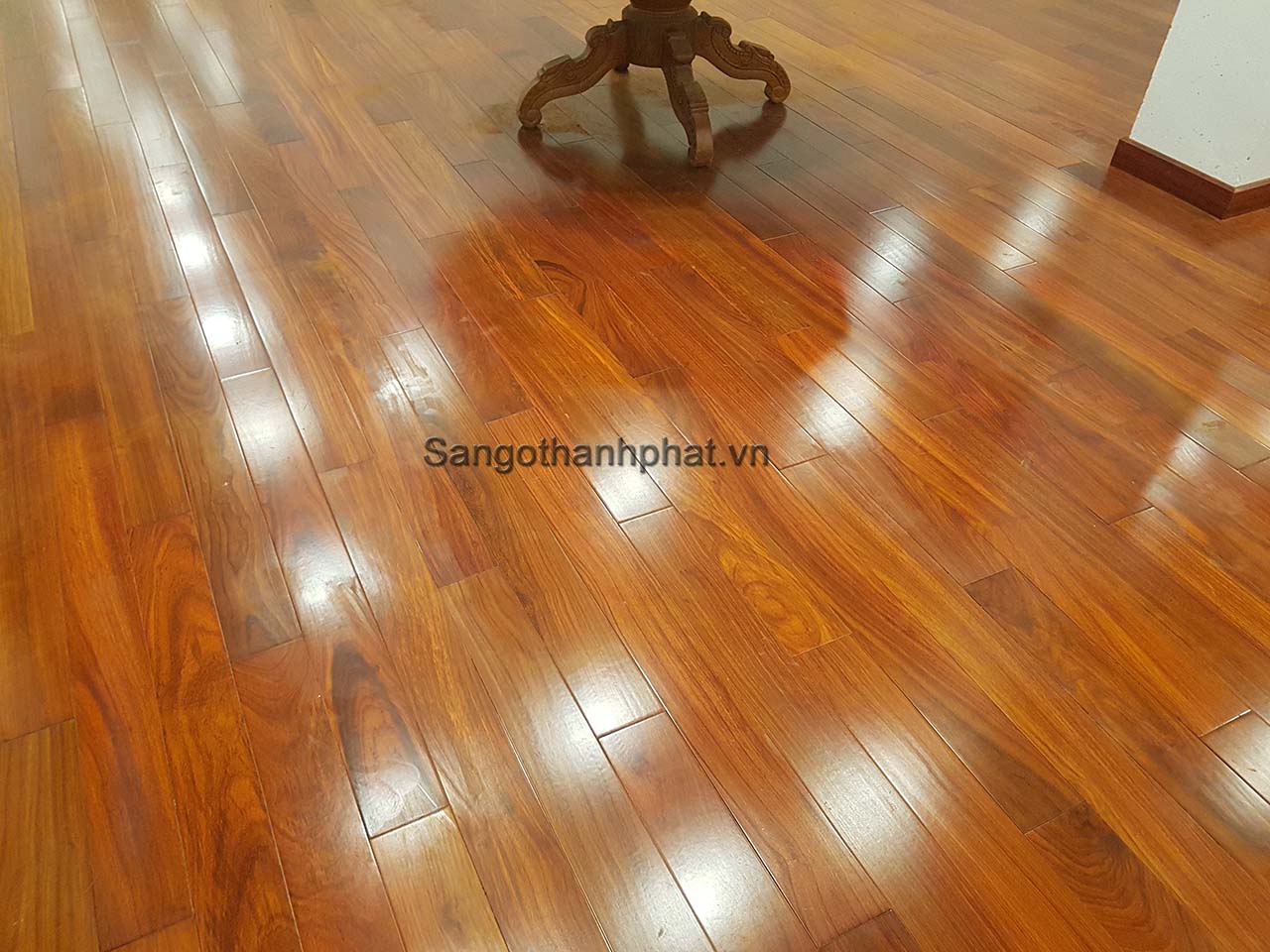 Sàn gỗ tự nhiên Hương đỏ