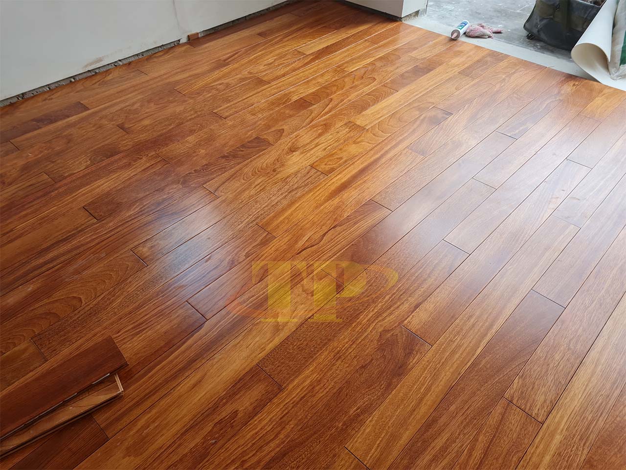 Thi công sàn gỗ Gõ đỏ tp Vinh