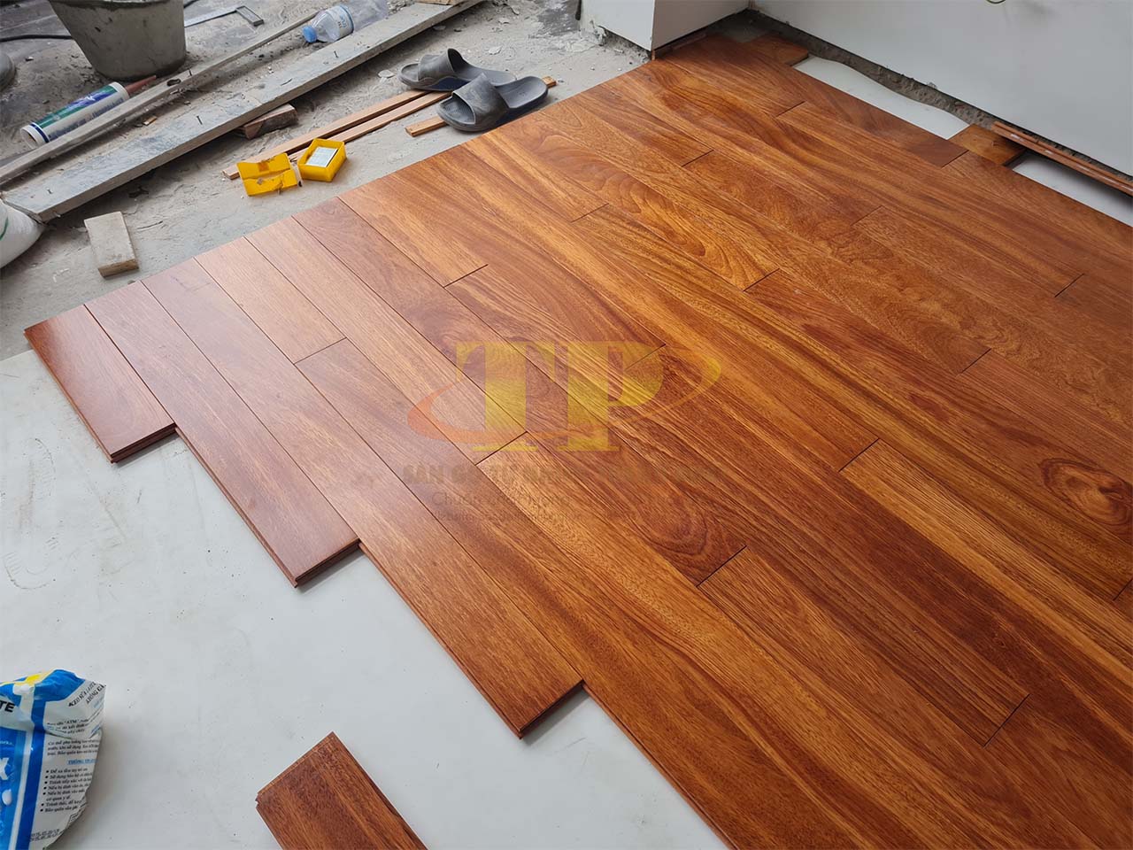 Thi công sàn gỗ Gõ đỏ tp Vinh