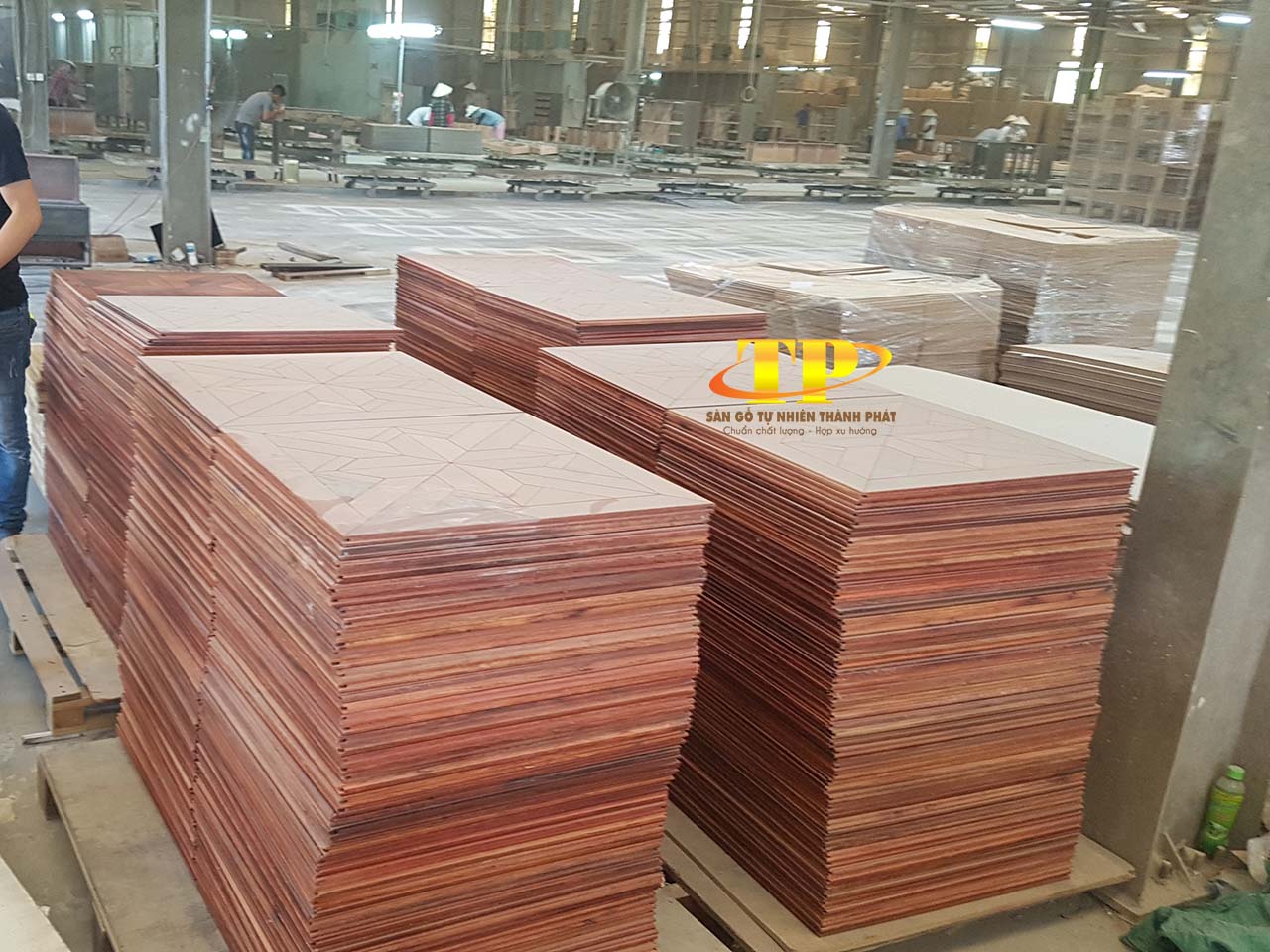 Sàn gỗ nghệ thuật Hương Lào được sản xuất tại nhà máy Thành Phát